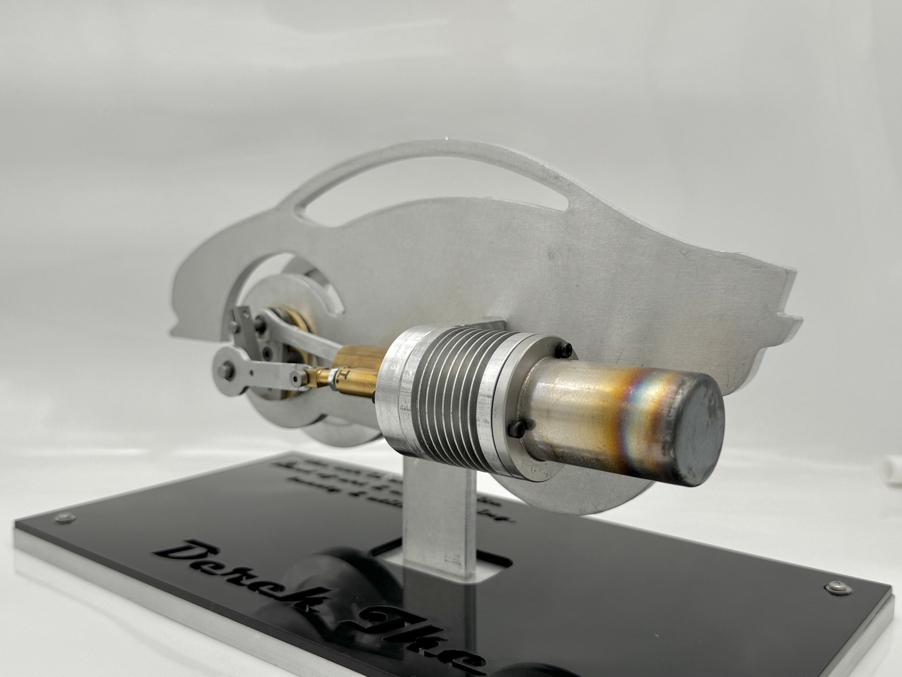 Rear quarter view of the assembled engine on its display base